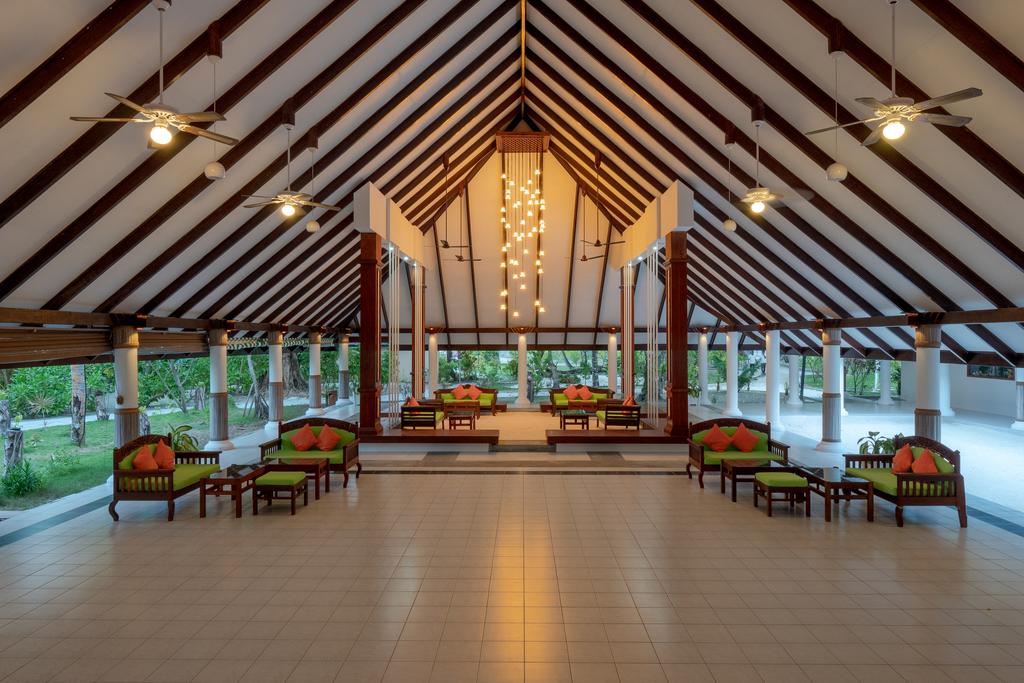 5 أيام / 4 ليالى جزر المالديف Holiday Island Resort بالإفطار